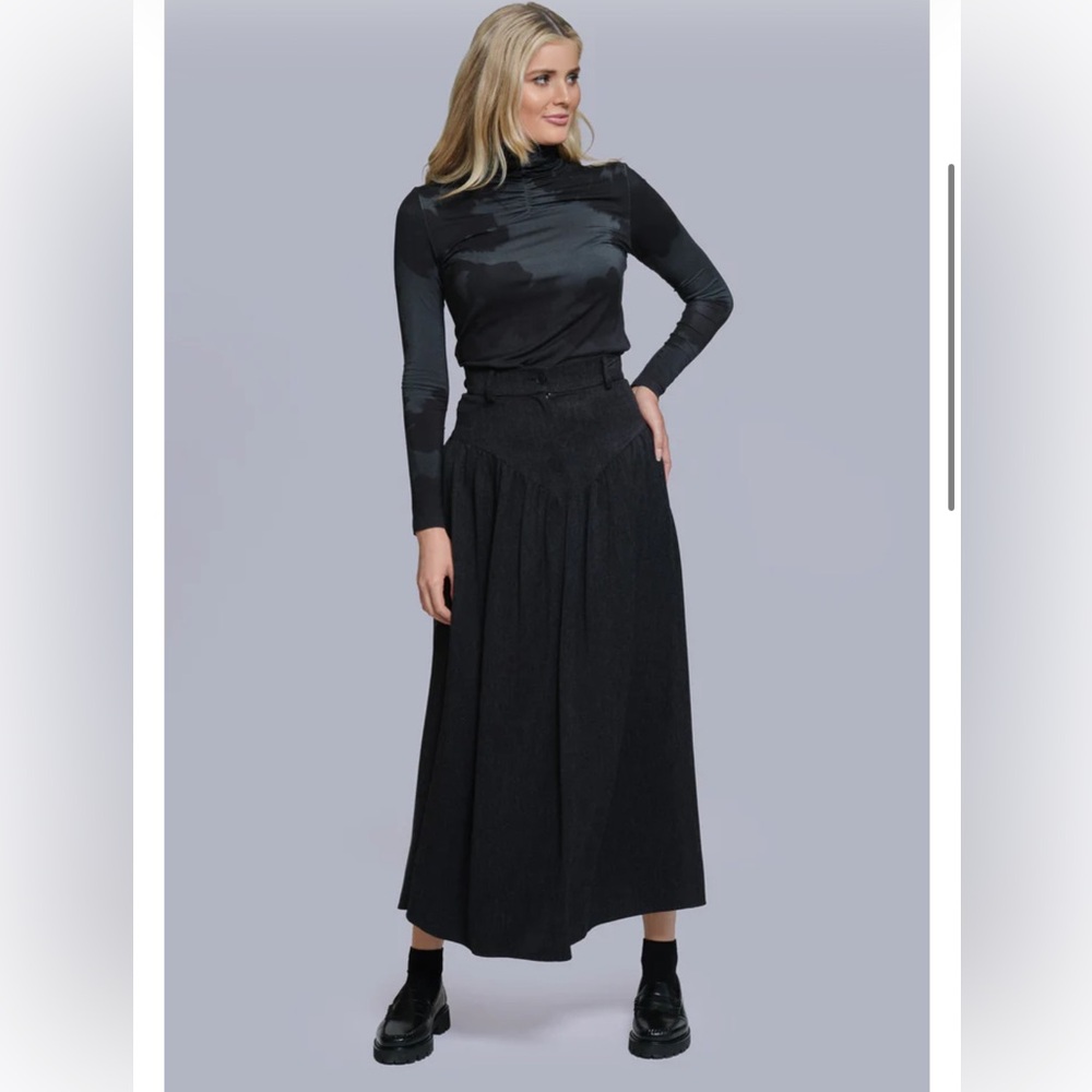 Thirdbycee V-Shaped skirt size small charcoal new NWT - Picture 3 of 5